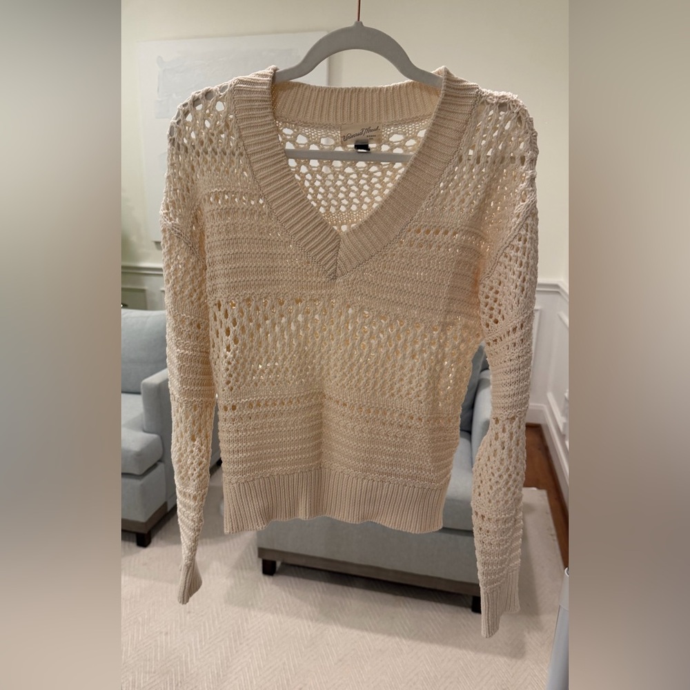 Universal Threads Cream V-Neck Beach Sweater